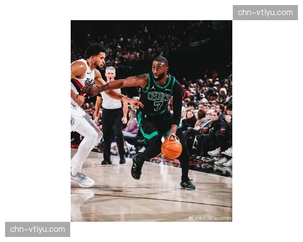 杰伦·布朗月最佳表现 凯尔特人锋线攻防俱佳